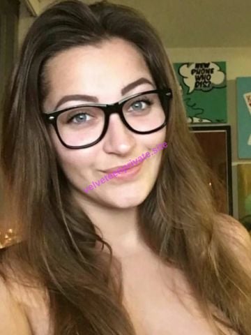 Эскорт Екатеринбург Amina — брюнетка, грудь 75C (3-й) (фото 1)